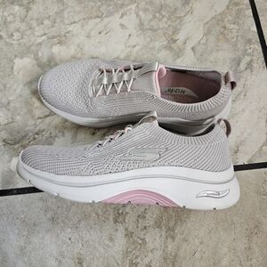Skechers Go Walk Arch Fit 2.0 Sofia, pre-owned,women's Size 6